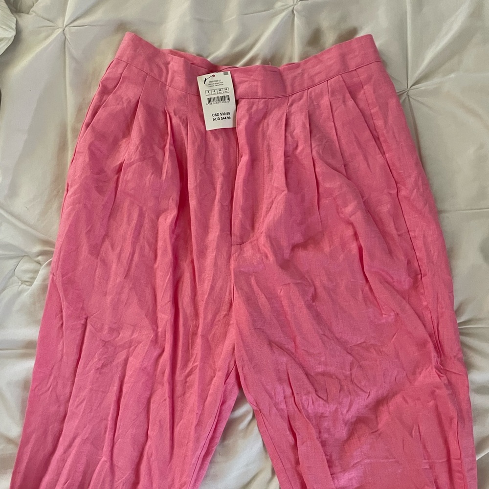 Pink pants from cotton on that are light and perfect for spring and summer